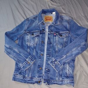Levi's Blue Washed Denim Jacket - Classic Trucker Style
